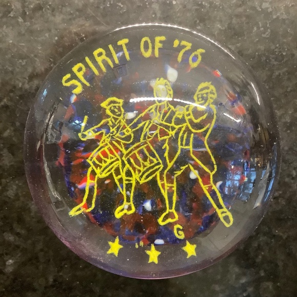 John Gentile 1976 Spirit of ‘76 Bicentennial Glass Paperweight VINTAGE - Picture 3 of 4